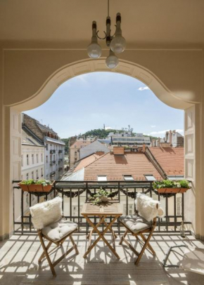 Skyline Serenity Retreat @Vaci Most Famous Street